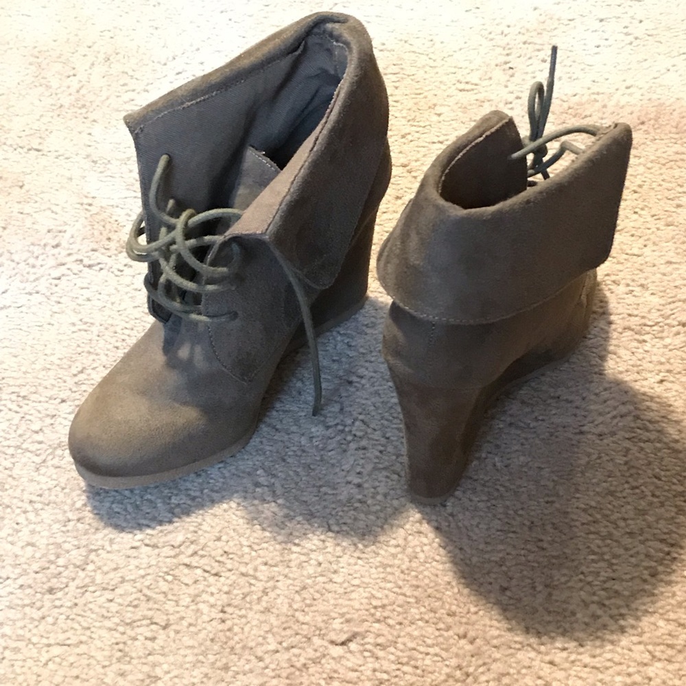 ✨Brown Wedge Booties✨